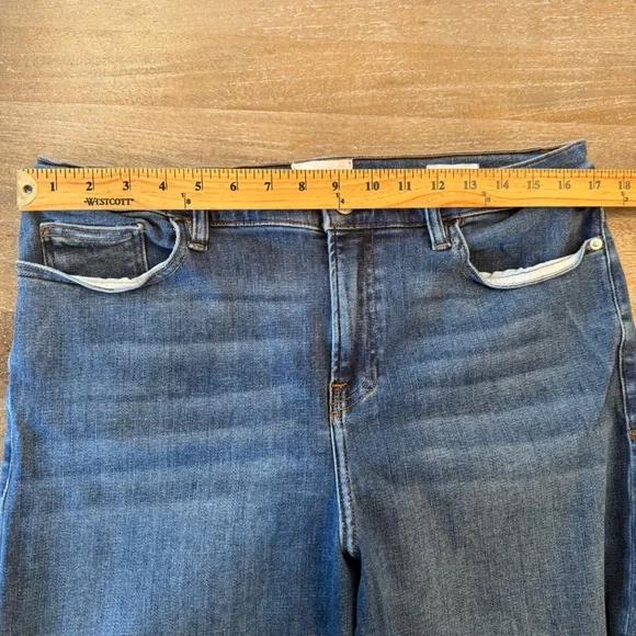 Frame Denim Women’s Straight Leg Jeans in Medium Blue - Picture 8 of 13